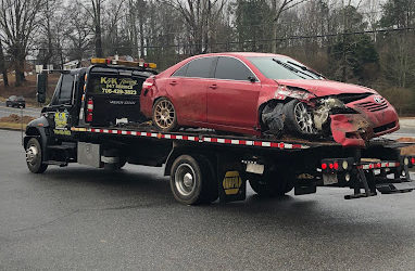 Flat Tire Help in Dawsonville, GA: When to Call a Towing Company